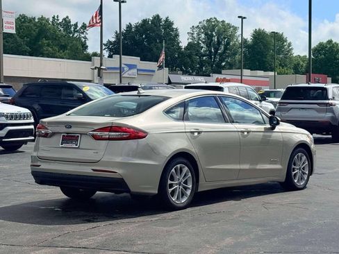 Used 2019 Ford Fusion SE FWD image 7