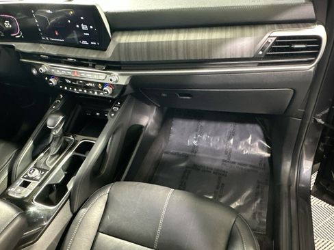 Used 2023 Kia Telluride EX w/ EX Captain's Chair Package image 38