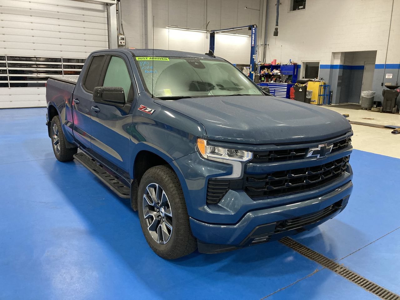 Used 2024 Chevrolet Silverado 1500 RST w/ Z71 Off-Road Package AWD/4WD image 1