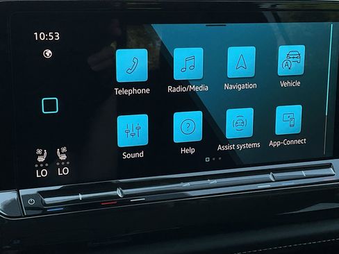 Used 2025 Volkswagen Atlas SE image 30