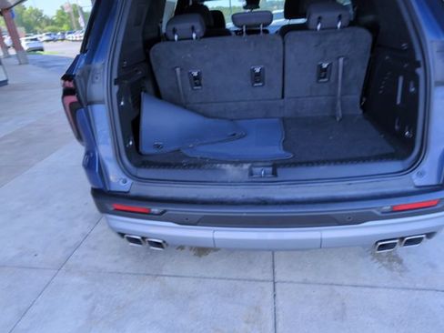 Used 2024 Chevrolet Traverse LT FWD image 9