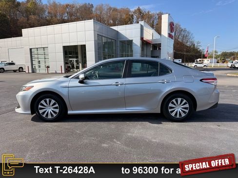 Used 2020 Toyota Camry LE image 8
