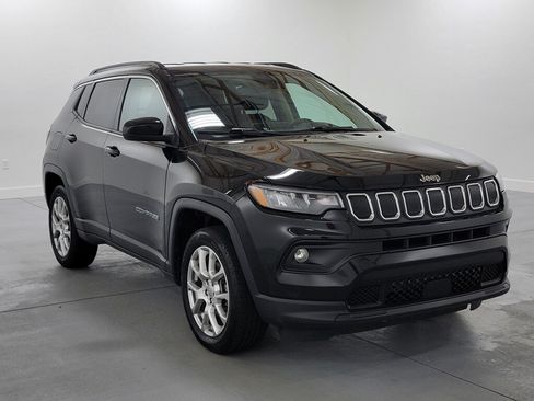 Used 2022 Jeep Compass Latitude AWD/4WD image 2