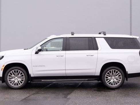 New 2026 Chevrolet Suburban Premier image 32