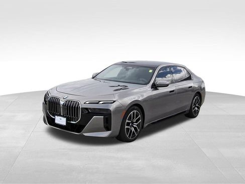 Used 2025 BMW 740i RWD image 2