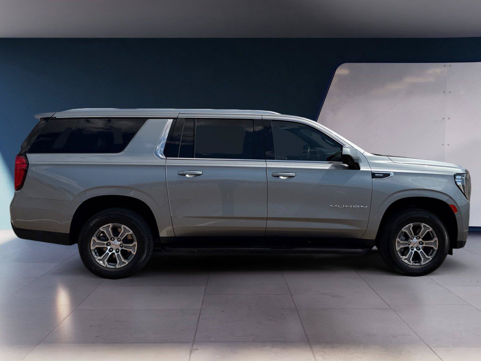 Used 2024 GMC Yukon XL SLE RWD image 6