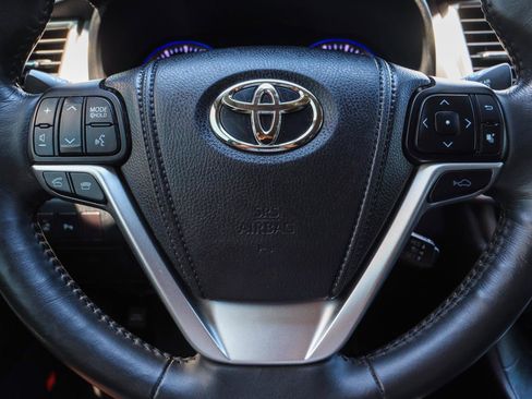 Used 2014 Toyota Highlander Limited Platinum AWD/4WD image 16