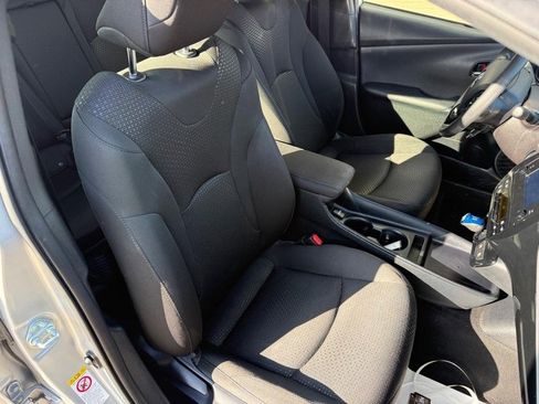 Used 2019 Toyota Prius LE image 11