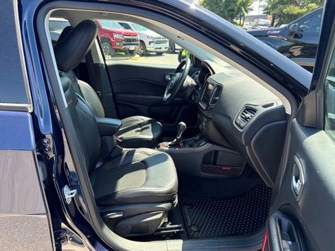 Used 2019 Jeep Compass Trailhawk w/ Cold Weather Group AWD/4WD image 23