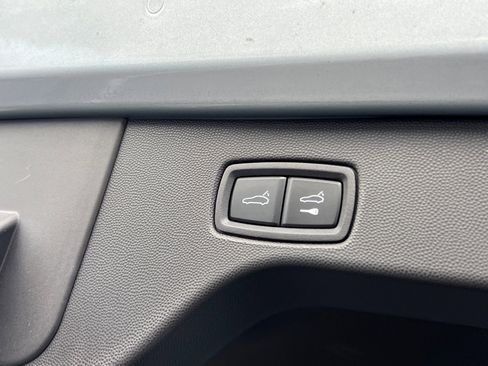 Certified 2025 Porsche Macan Turbo Electric image 21