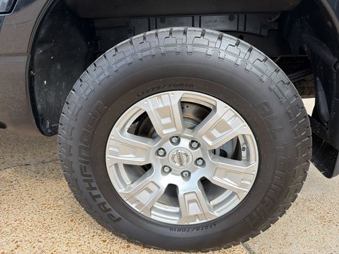 Used 2019 Nissan Titan SV AWD/4WD image 13