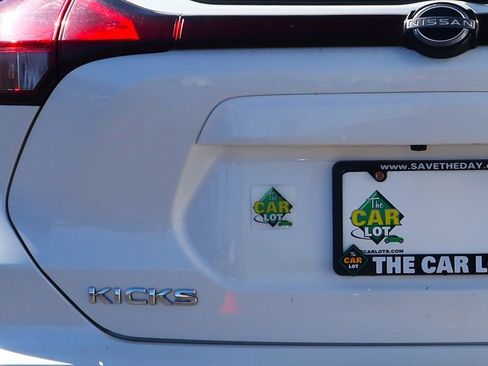 Used 2023 Nissan Kicks SR image 19