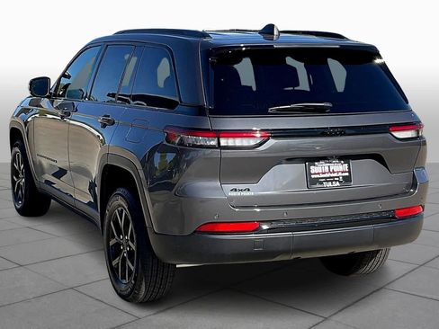 New 2025 Jeep Grand Cherokee Laredo image 12