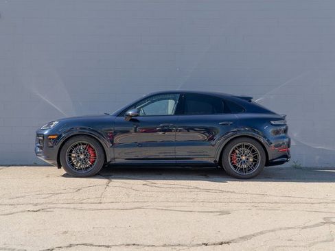 New 2026 Porsche Cayenne GTS image 2