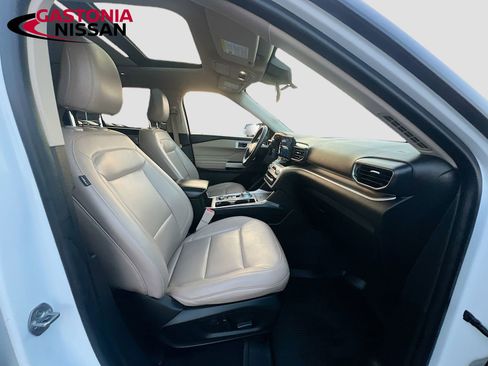 Used 2022 Ford Explorer XLT w/ Equipment Group 202A image 38