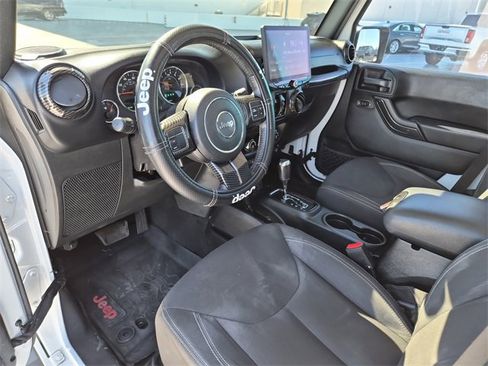 Used 2018 Jeep Wrangler Unlimited Sahara image 14