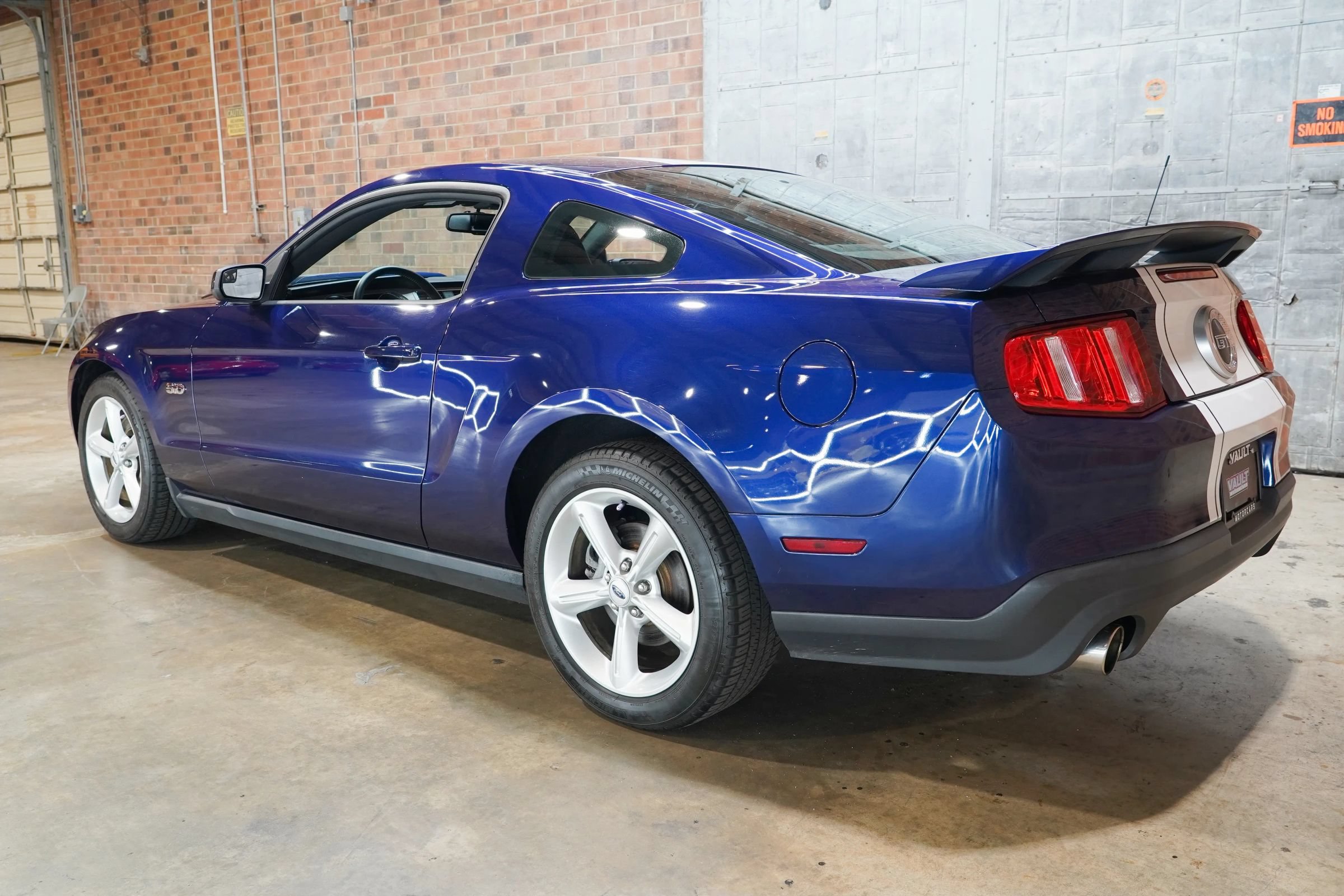 Used 2012 Ford Mustang GT Premium w/ GT Coupe Accessory Pkg 4 RWD image 17