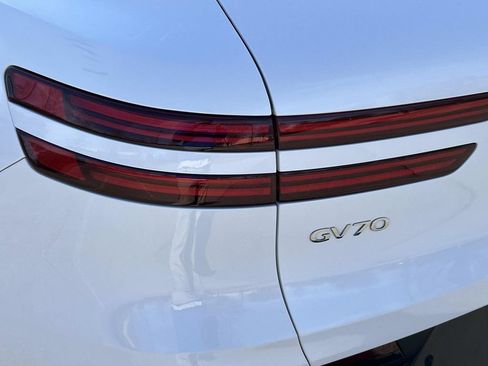 Used 2025 Genesis GV70 3.5T Sport w/ Sport Advanced Package AWD/4WD image 13
