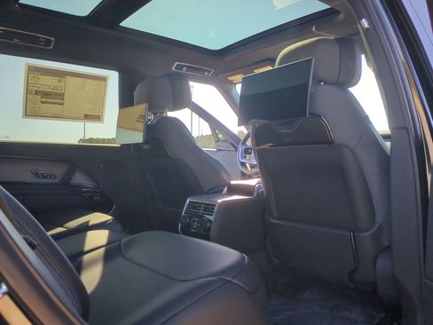 New 2026 Land Rover Range Rover SV image 22