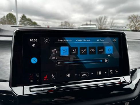 Used 2025 Volkswagen Atlas Cross Sport SE image 30