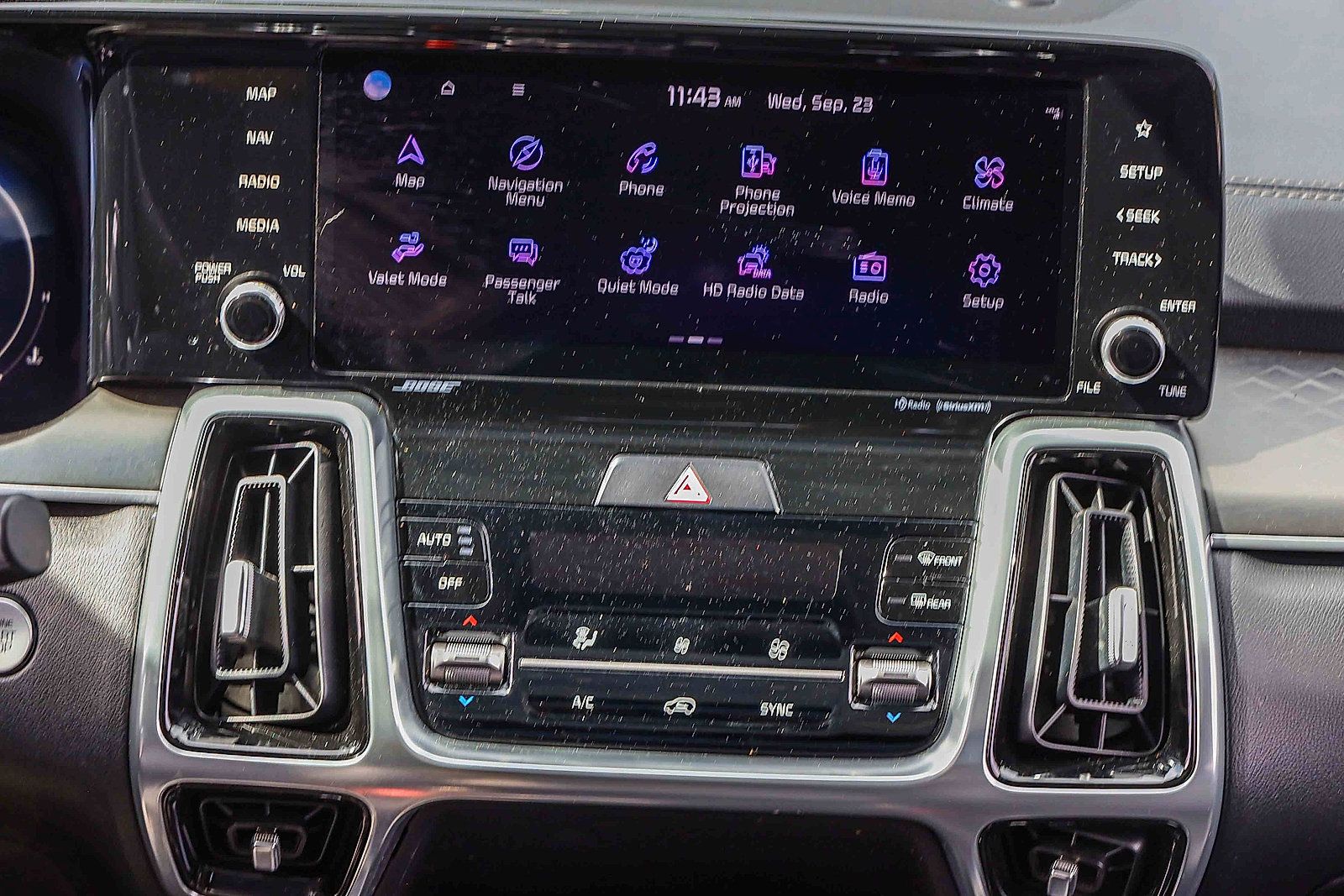 Certified 2023 Kia Sorento SX AWD/4WD image 11