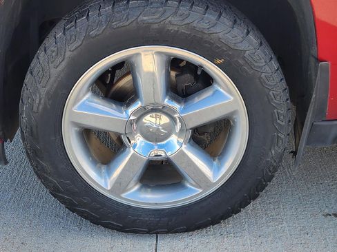 Used 2014 Chevrolet Suburban LTZ image 30