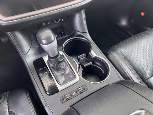 Used 2019 Toyota Highlander Limited image 16