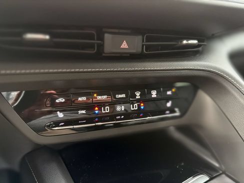 Used 2023 Buick Envision Essence AWD/4WD image 16