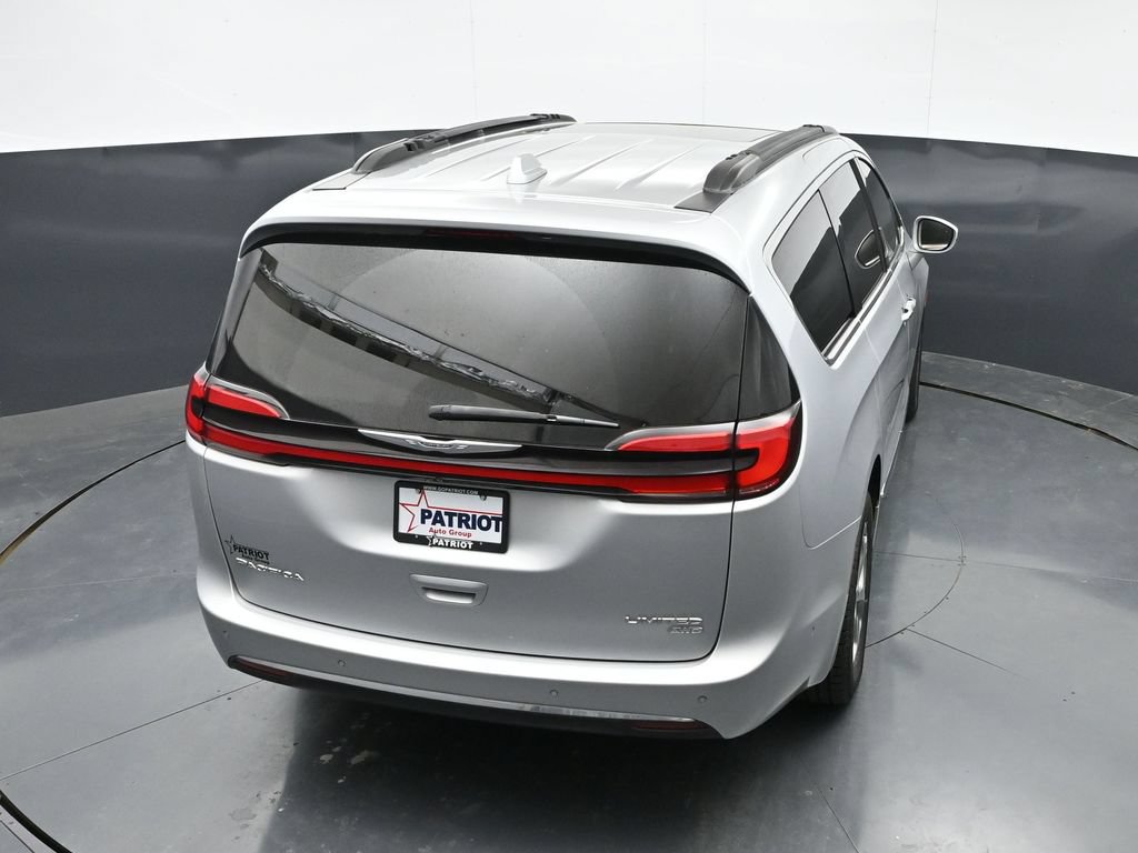 Used 2022 Chrysler Pacifica Limited AWD/4WD image 38