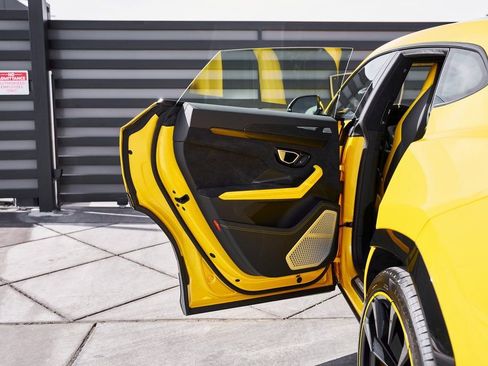 Used 2021 Lamborghini Urus image 26