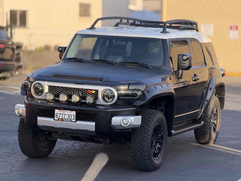 Used 2007 Toyota FJ Cruiser 4WD image 3