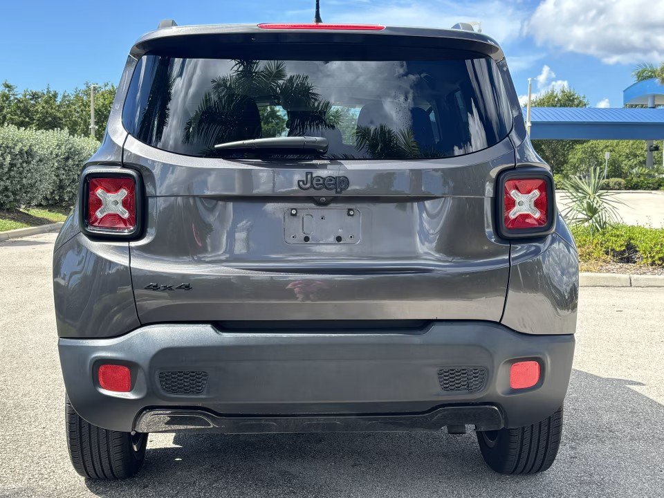 Used 2017 Jeep Renegade Altitude AWD/4WD image 7