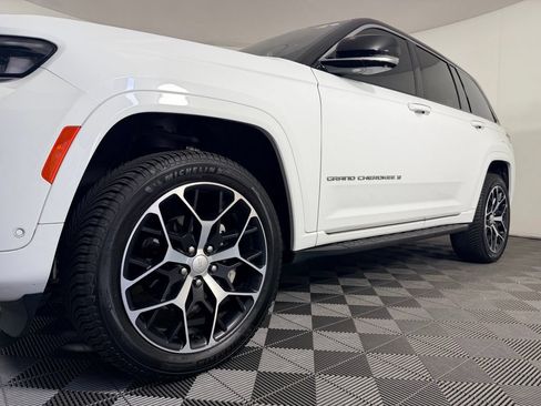 Used 2024 Jeep Grand Cherokee Summit AWD/4WD image 12