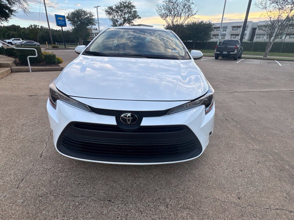 Used 2025 Toyota Corolla LE FWD image 3