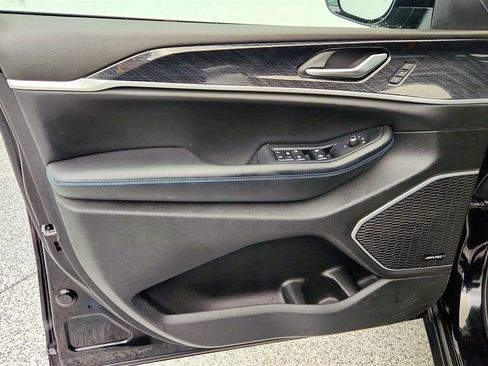 Used 2024 Jeep Grand Cherokee Trailhawk image 10