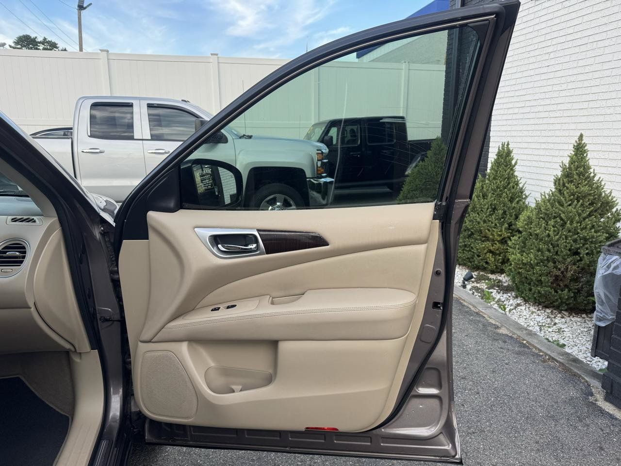 Used 2014 Nissan Pathfinder Platinum w/ Platinum Premium Package AWD/4WD image 25