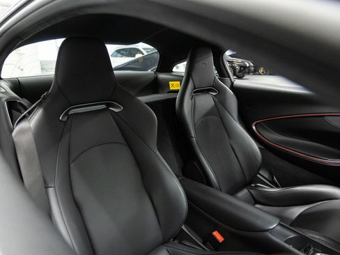 Used 2023 McLaren Artura image 44