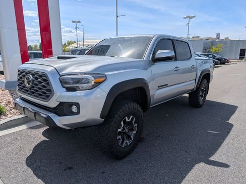 Used 2022 Toyota Tacoma TRD Off-Road w/ TRD Premium Off Road Package image 3