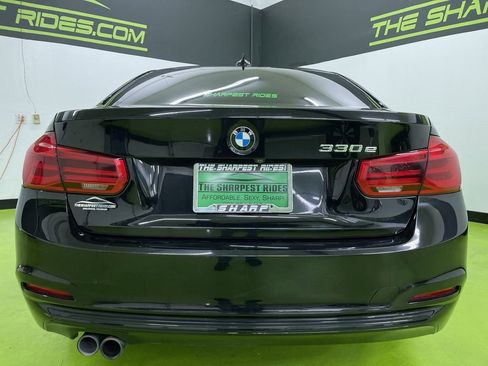 Used 2018 BMW 330e w/ Convenience Package RWD image 8