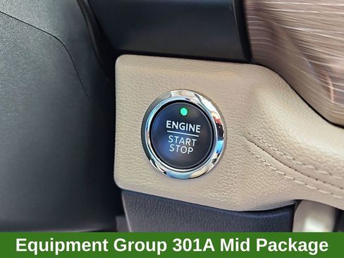 Used 2023 Ford Expedition Limited image 12