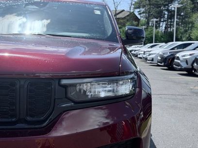 Used 2025 Jeep Grand Cherokee Altitude
