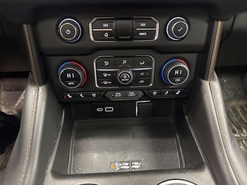 Used 2023 Chevrolet Suburban High Country image 24