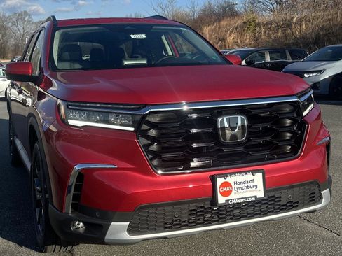 New 2025 Honda Pilot Touring image 7