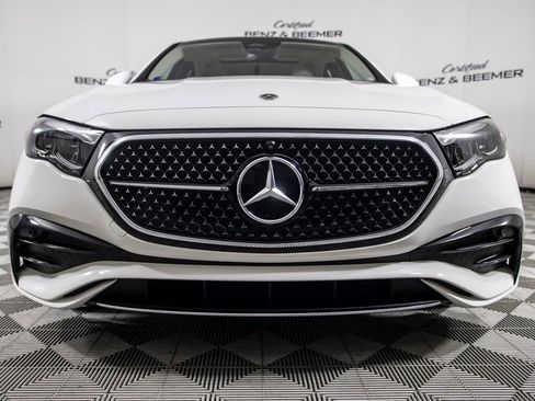 Used 2024 Mercedes-Benz E 350 4MATIC Sedan image 3