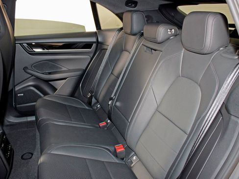 Certified 2025 Porsche Macan 4S Electric image 37