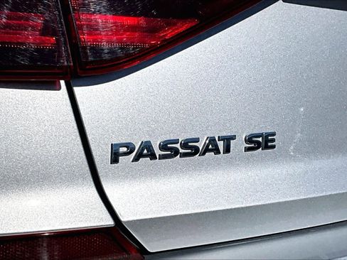 Used 2018 Volkswagen Passat 2.0T SE image 9