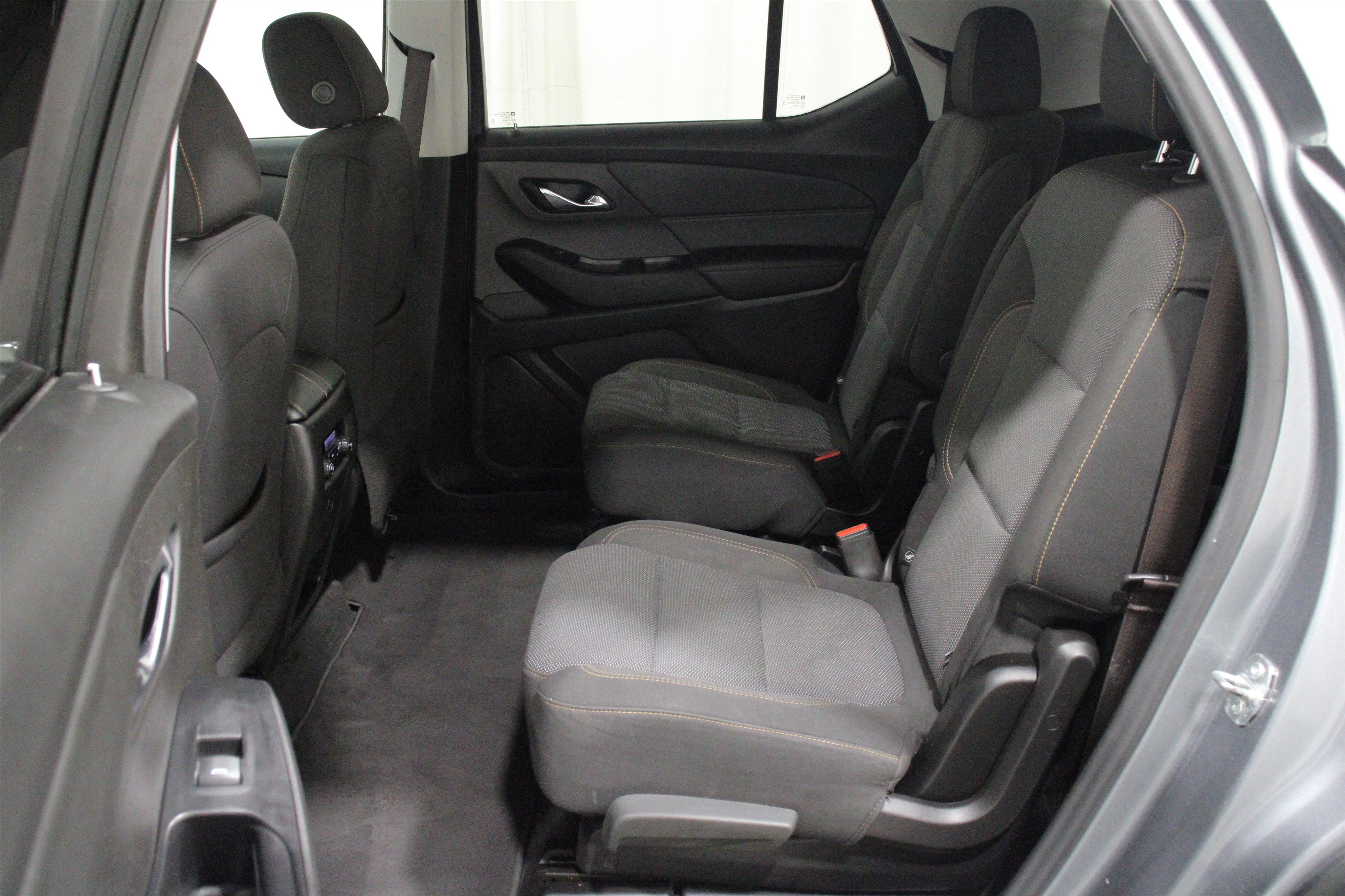 Used 2021 Chevrolet Traverse LT FWD image 24