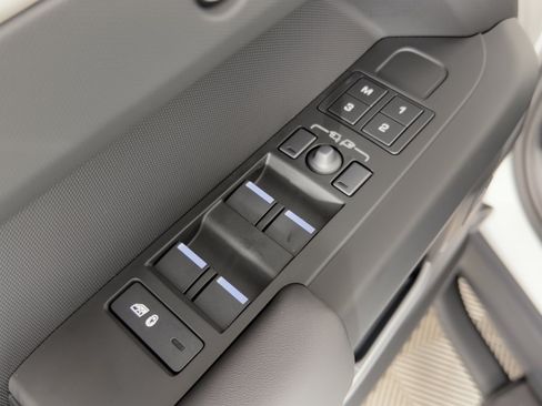 Used 2026 Land Rover Defender 130 S AWD/4WD image 15