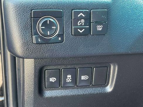 Used 2020 Lexus GX 460 Premium w/ Premium Package image 23