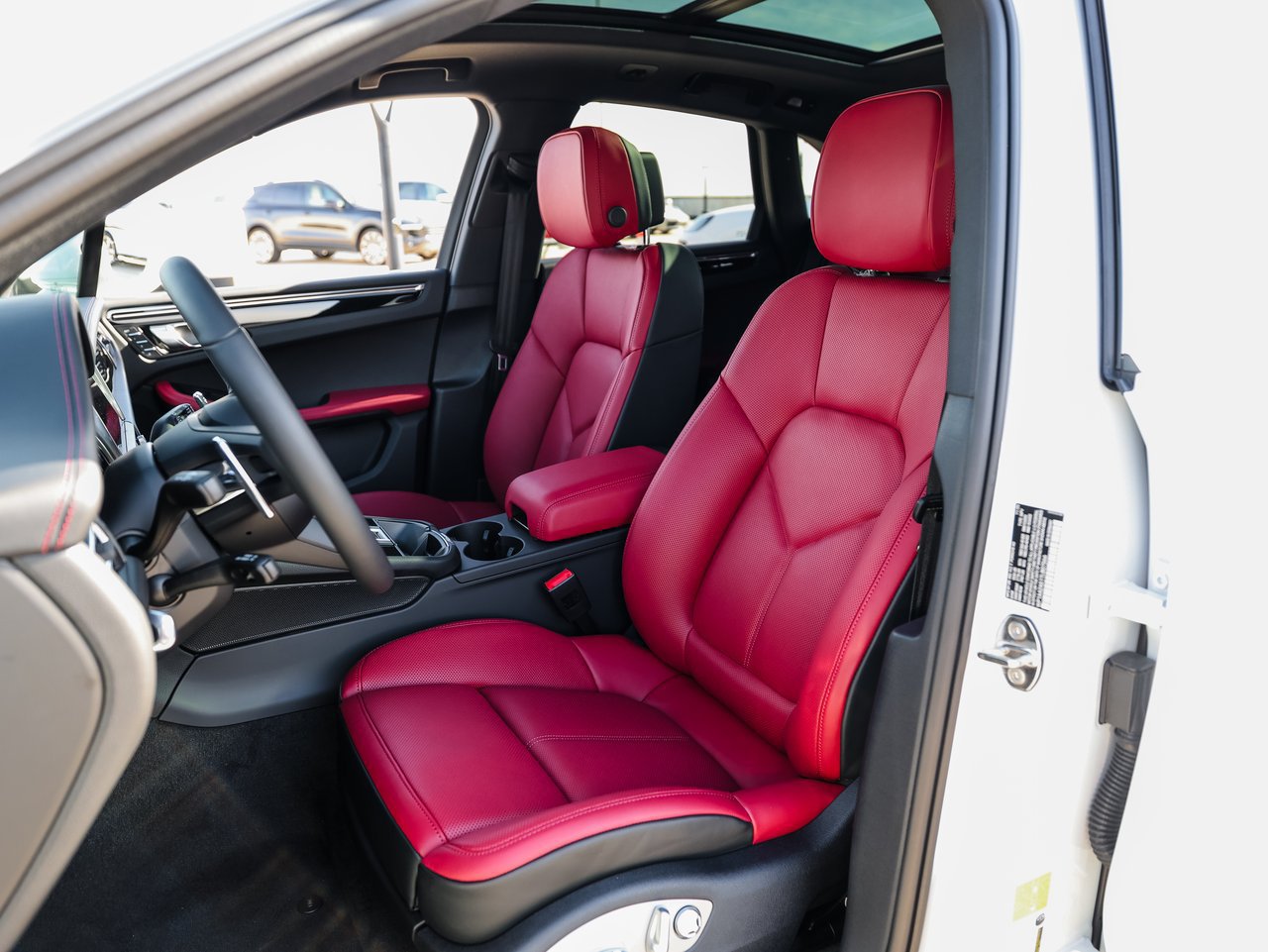 Certified 2026 Porsche Macan AWD/4WD image 5